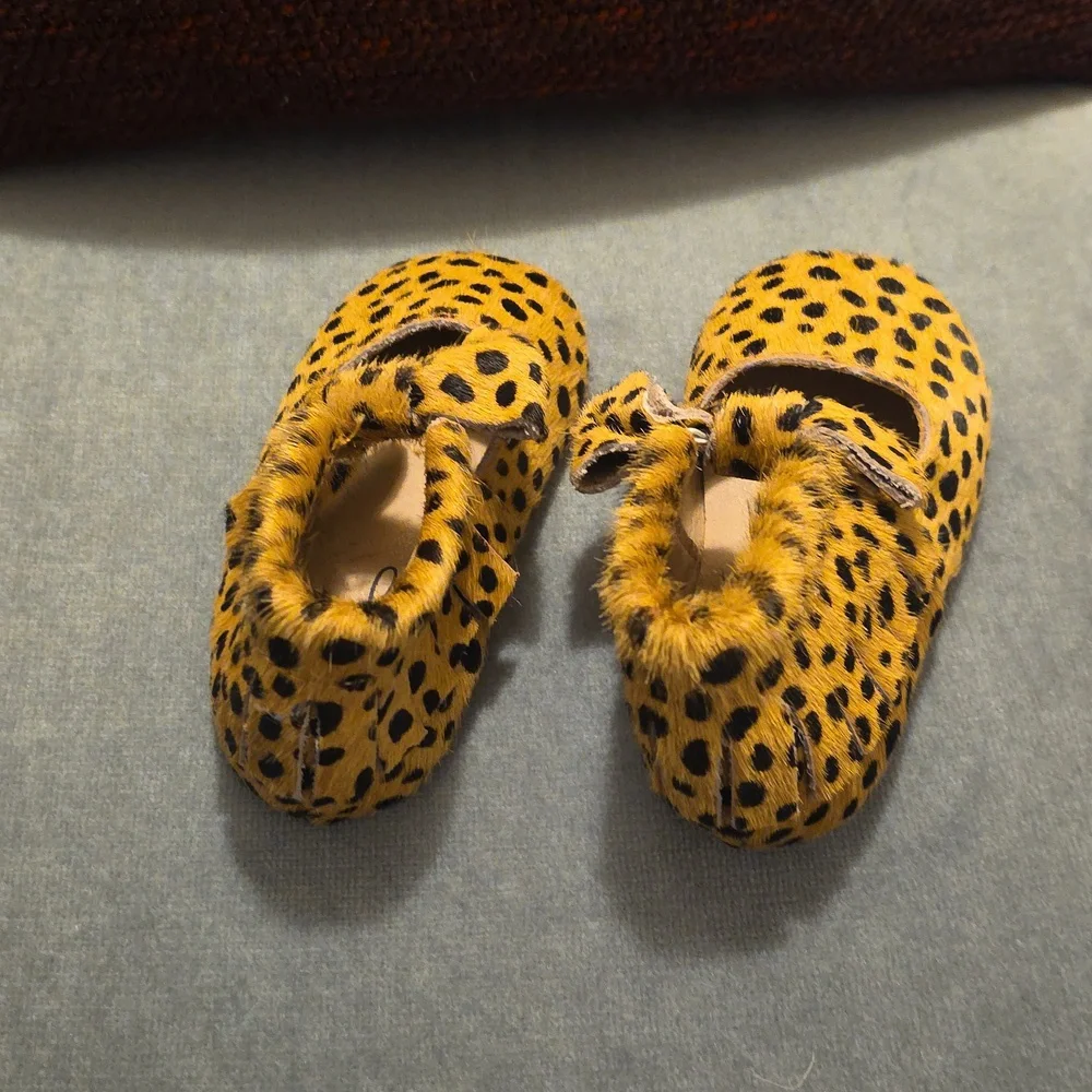 👪 Monkey Feet 12-18 Months Oh So Cute Leopard Walkers... New Without Tags!